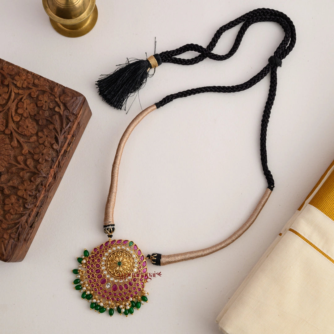 Floral Kemp Black Thread Necklace