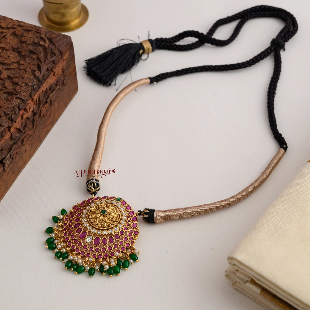 Floral Kemp Black Thread Necklace