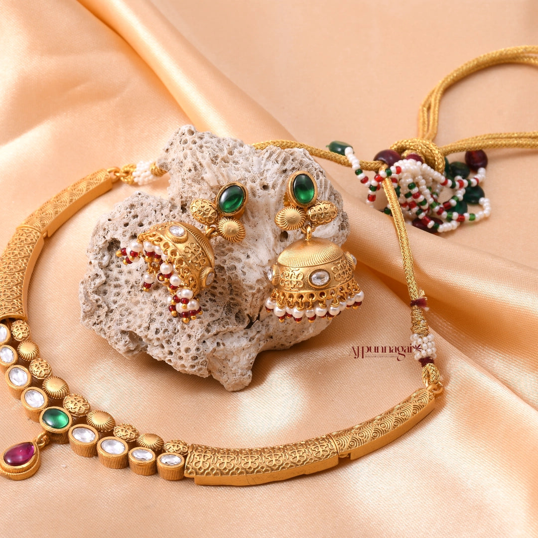 Royal touch Fashionable Necklace