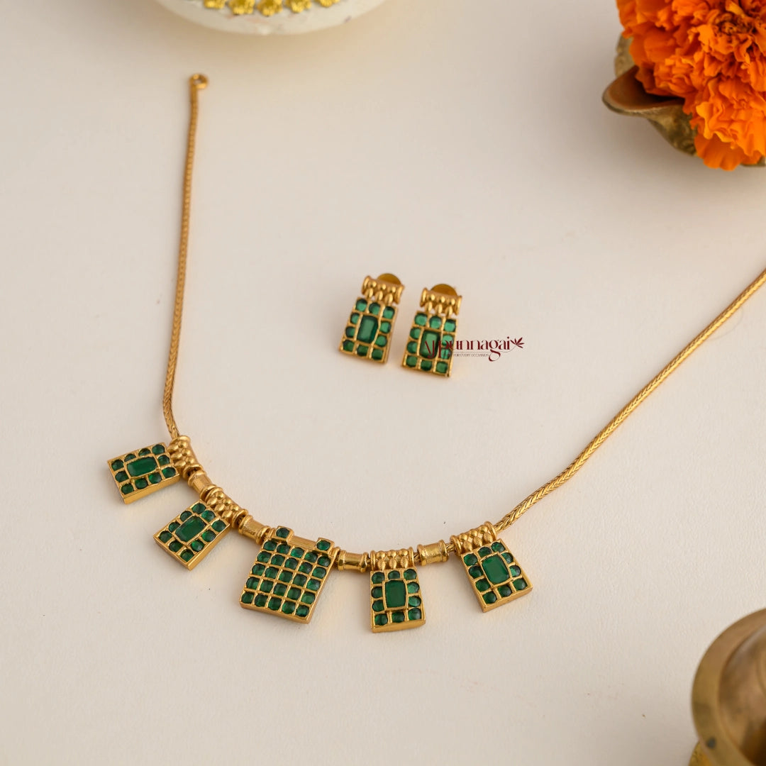 Traditional Style Kemp Necklace - Green