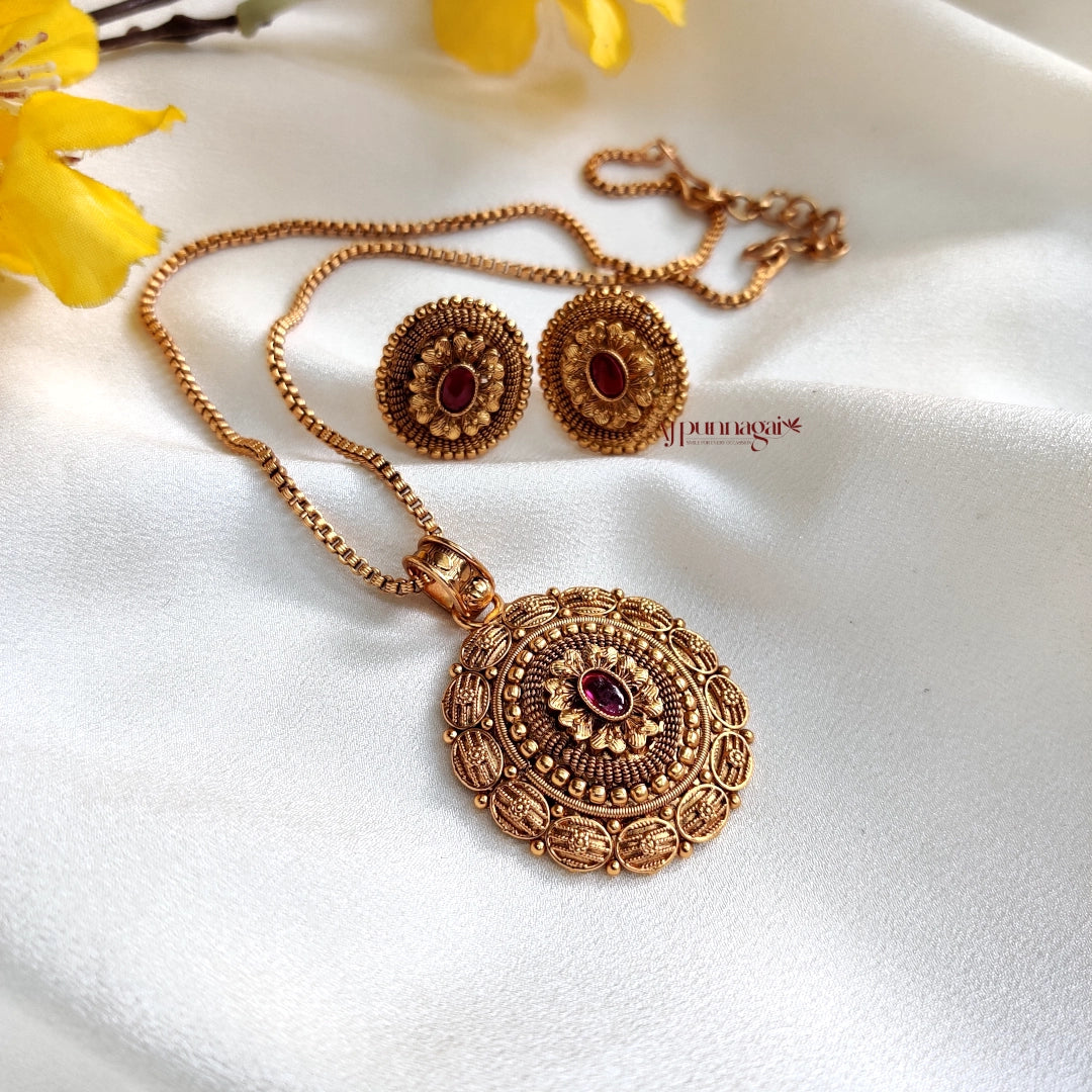 Graceful Oval Shaped Floral Design Pendant Chain - Ruby