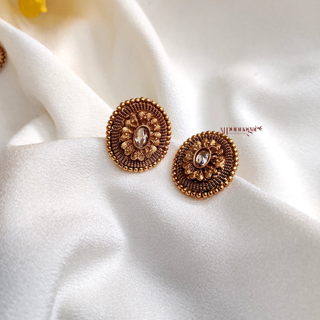 Graceful Oval Shaped Floral Design Pendant Chain - White