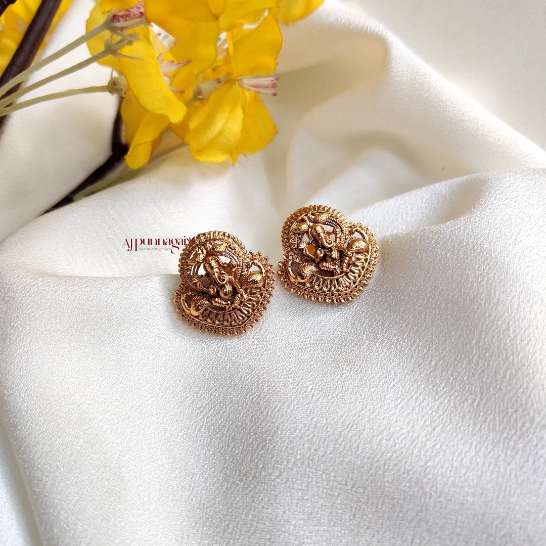 Fashionable Ganesha Motif Antique Finish Pendant Chain