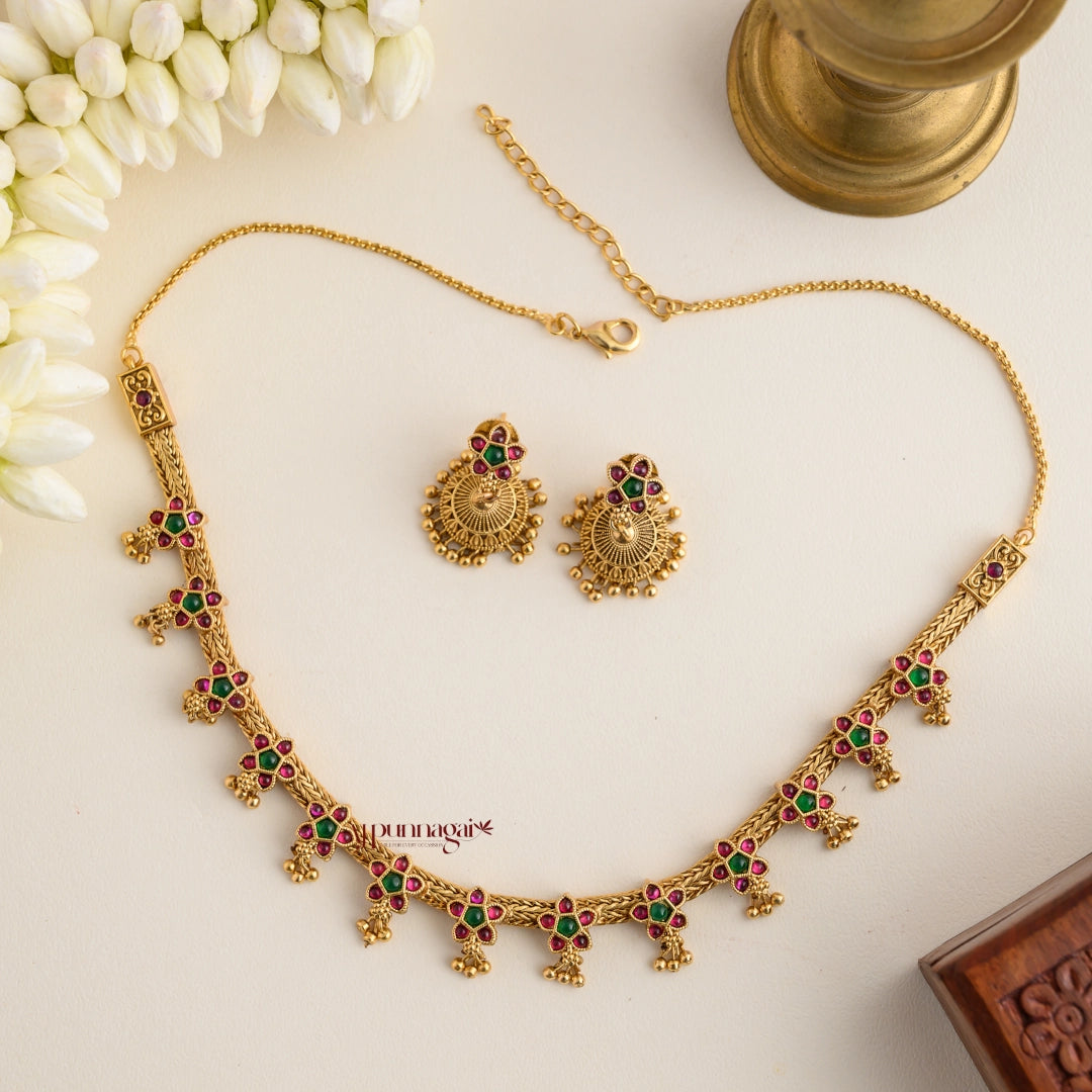 Dazzling Floral Design Kemp Stone Necklace - Multi