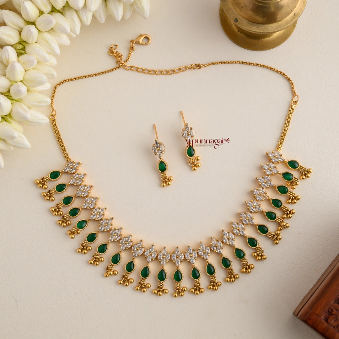 Dazzling Non Idol Necklace - Green