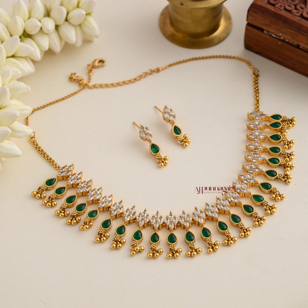 Dazzling Non Idol Necklace - Green