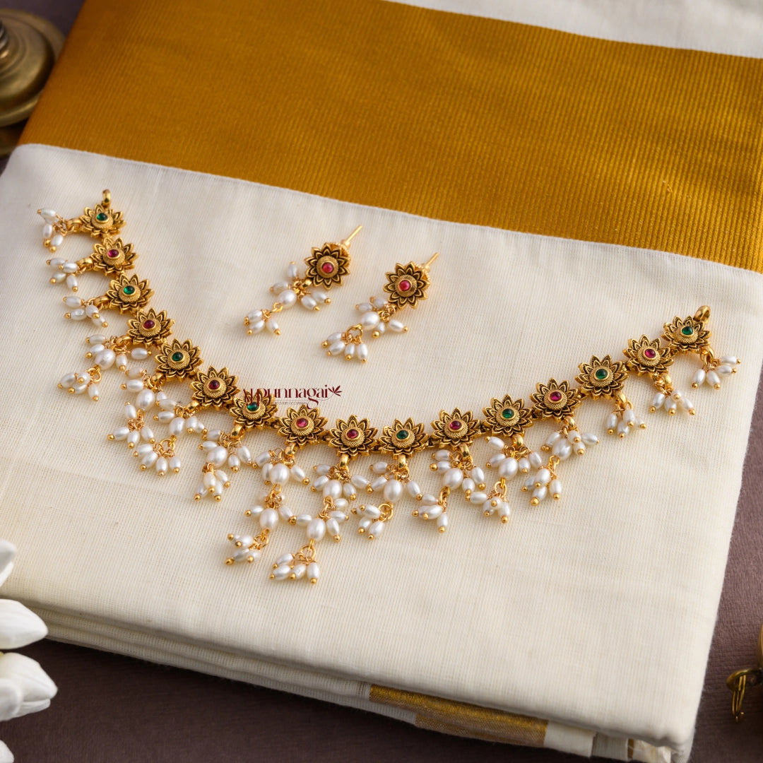 Floral With Rice Pearl Necklace