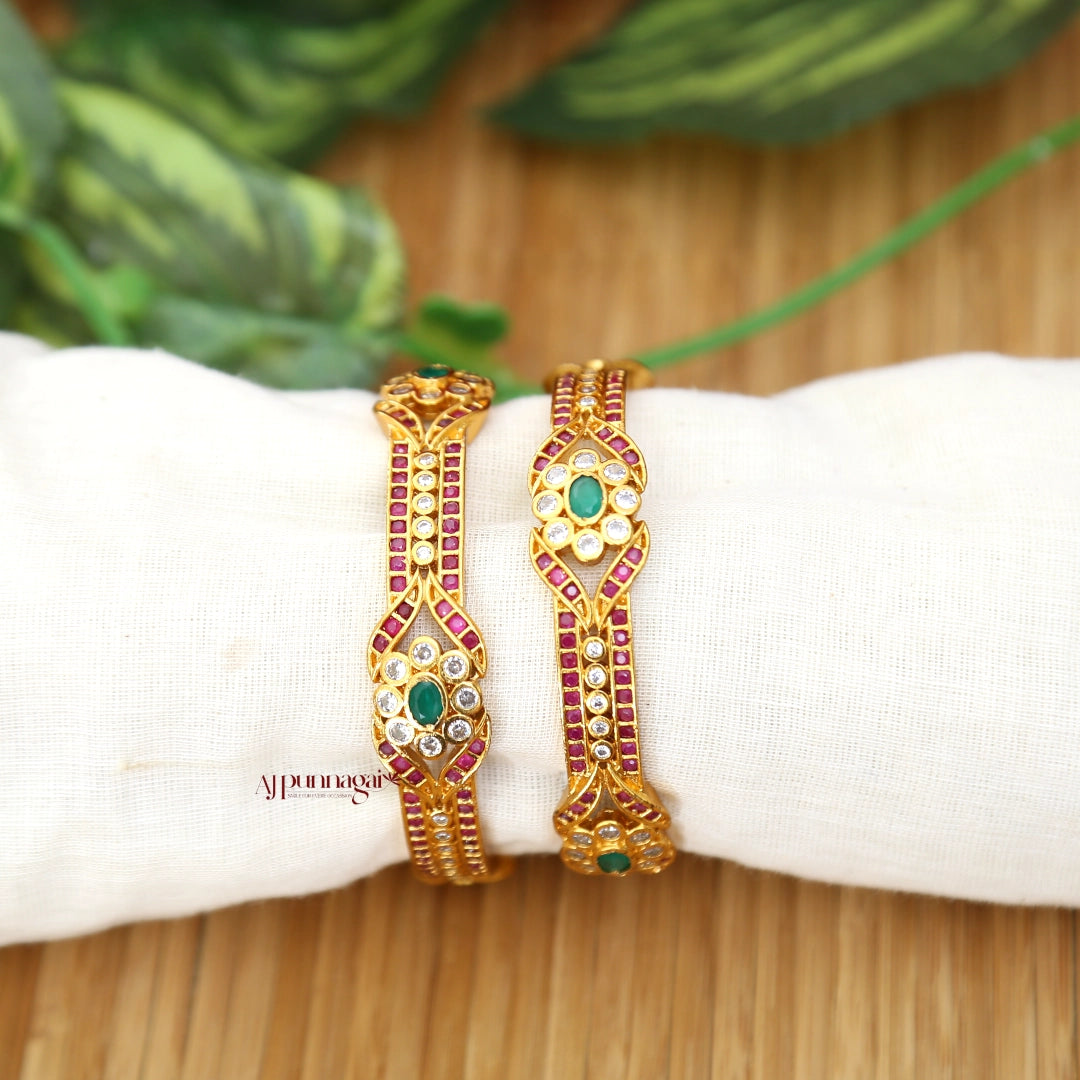 Trendy Kemp with AD stone Bangle