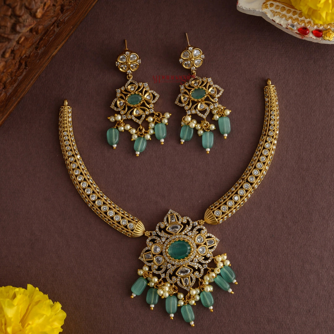Victorian Style Pastel Green Hasli Necklace