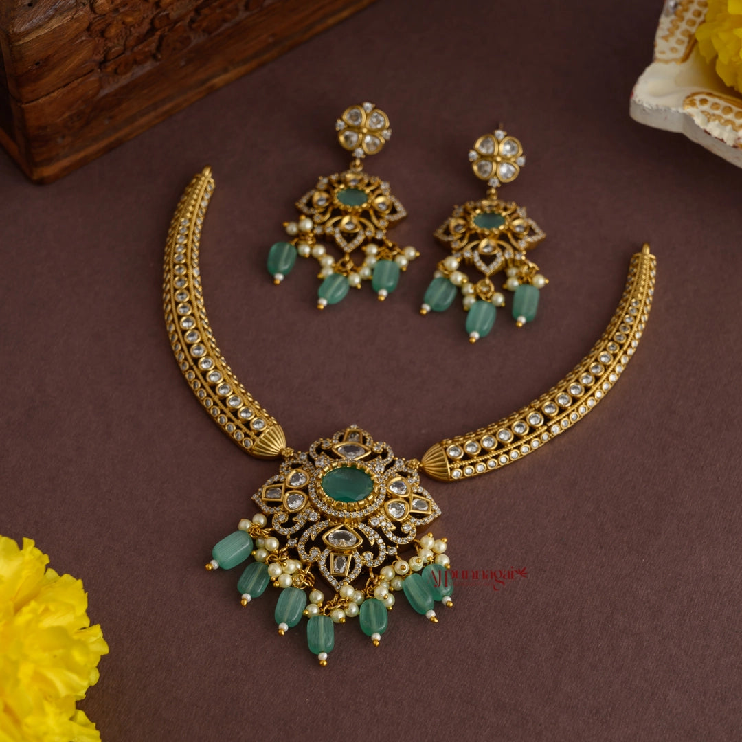 Victorian Style Pastel Green Hasli Necklace
