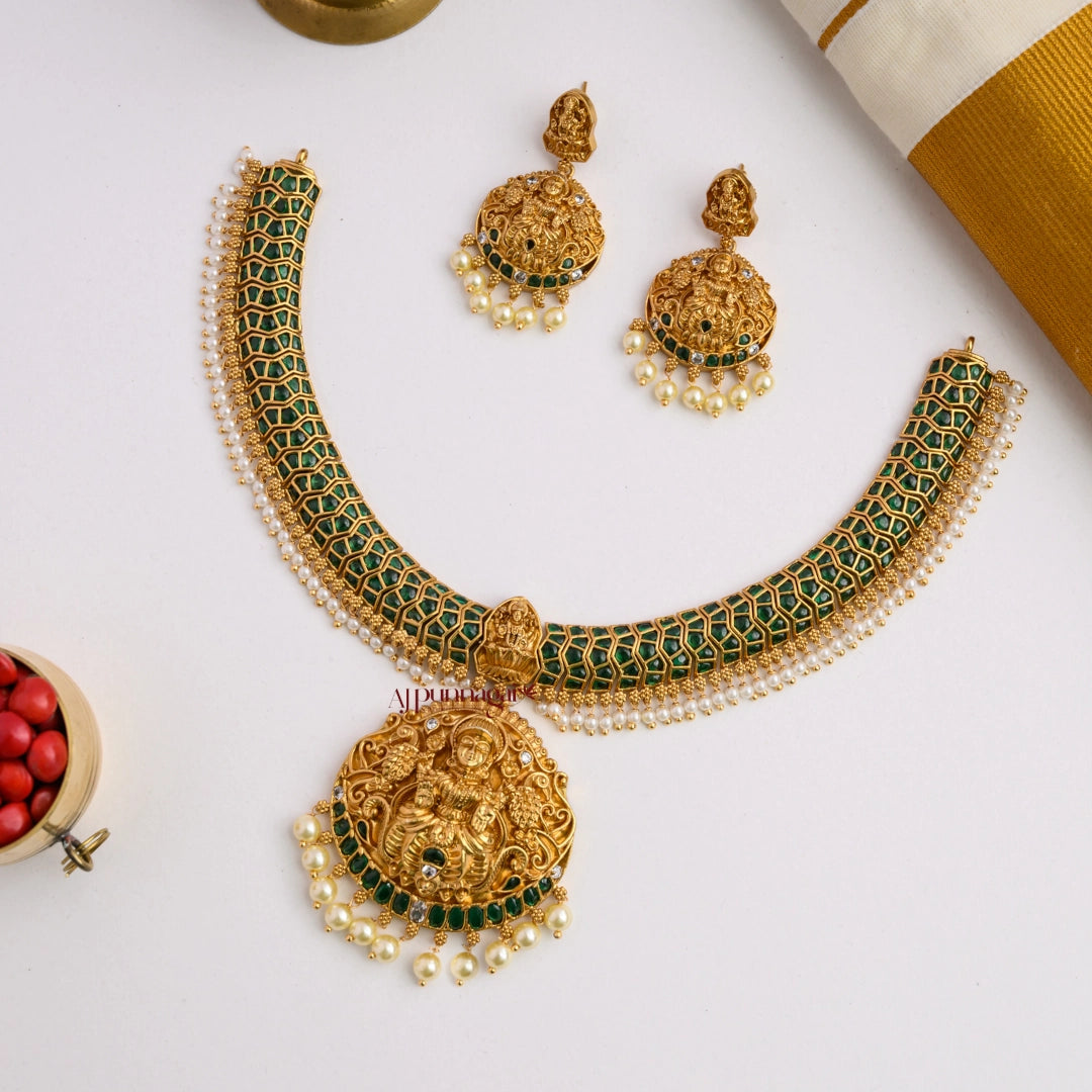 Majestic Look Kemp Lakshmi Necklace - Green