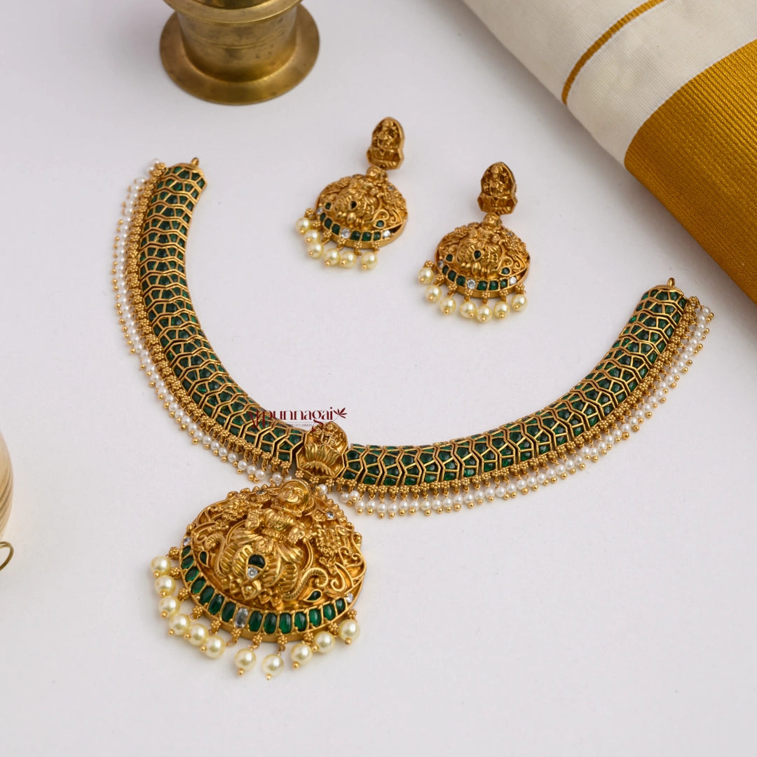 Majestic Look Kemp Lakshmi Necklace - Green