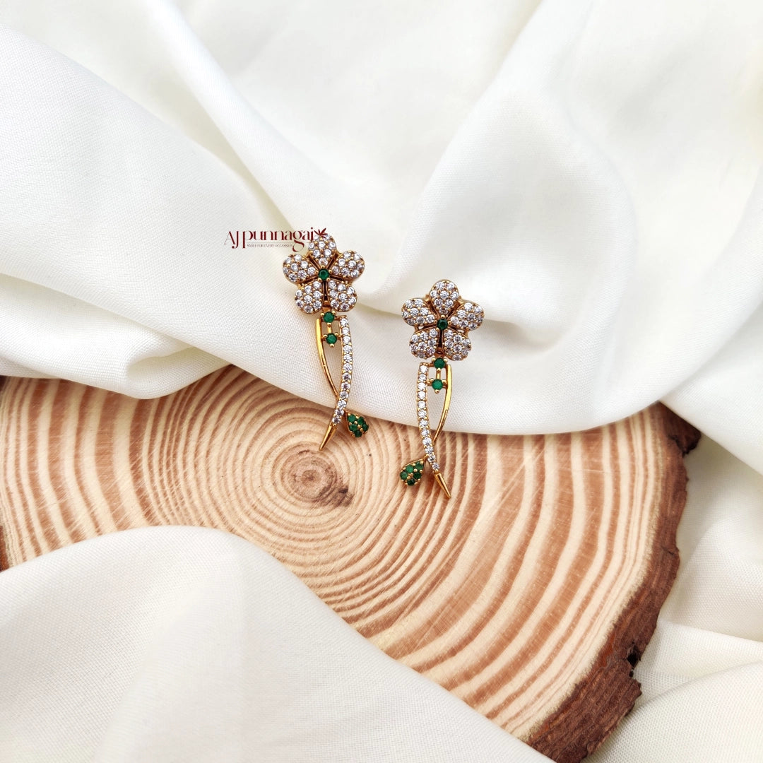 Floral Design Green & White Stone Necklace