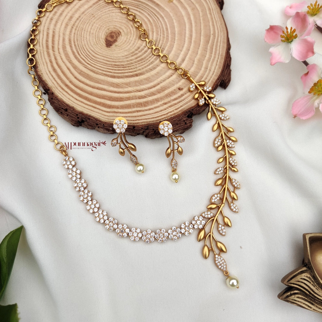 Ethnic beauty Leafy designed Necklace - White