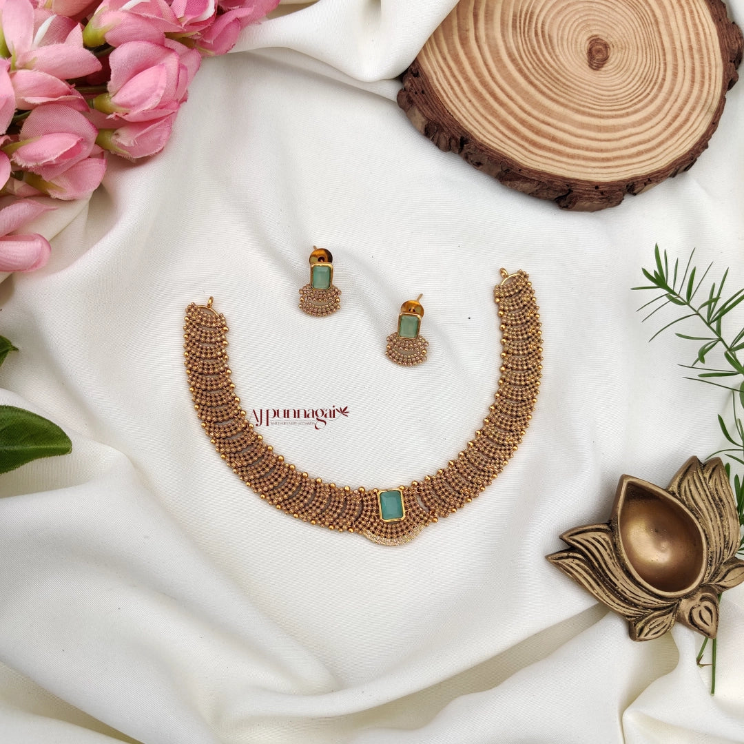 Sleek and chic Non Idol Necklace - Pastel Green