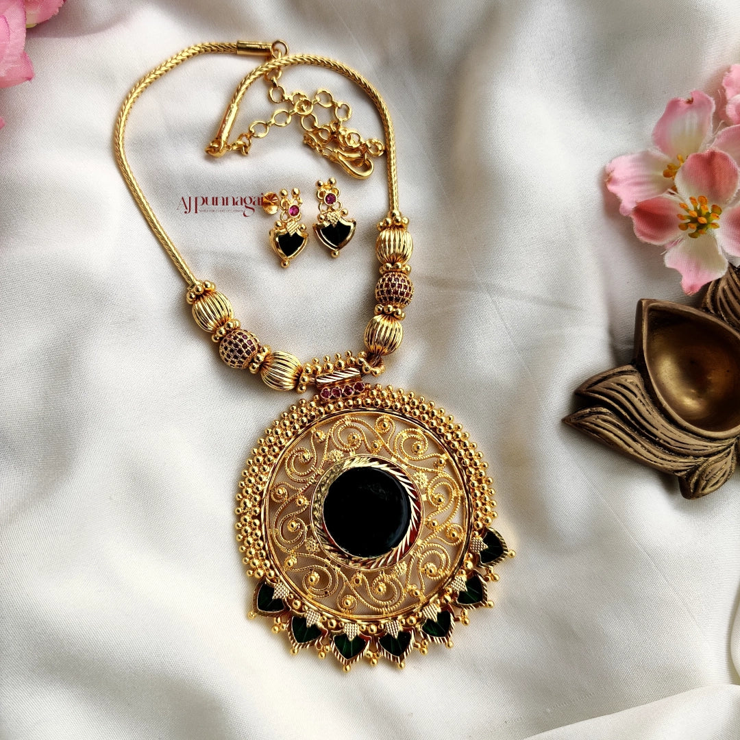 Stylish and Grand Round Palakka Pendant set