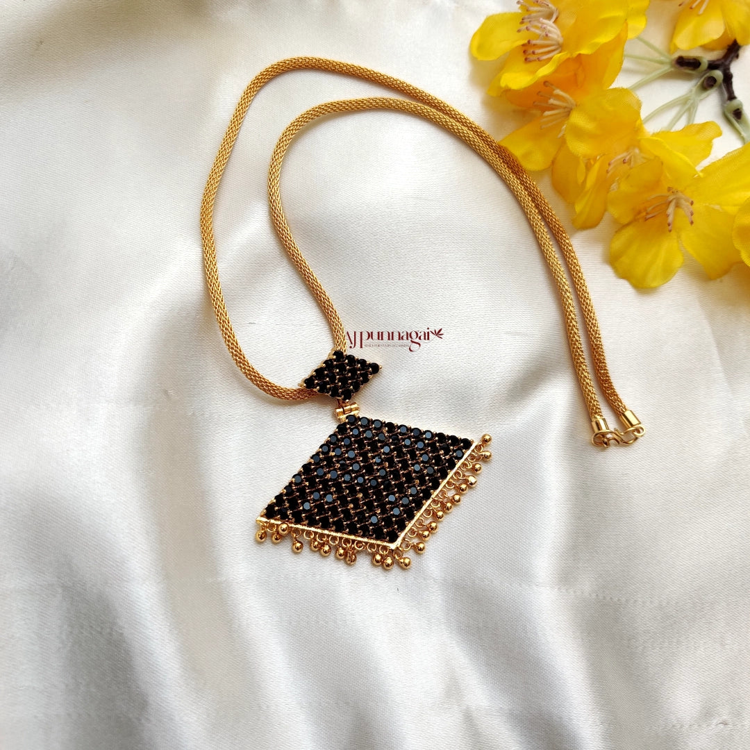 Stylish and Attractive Pathakam Pendant Chain - Black