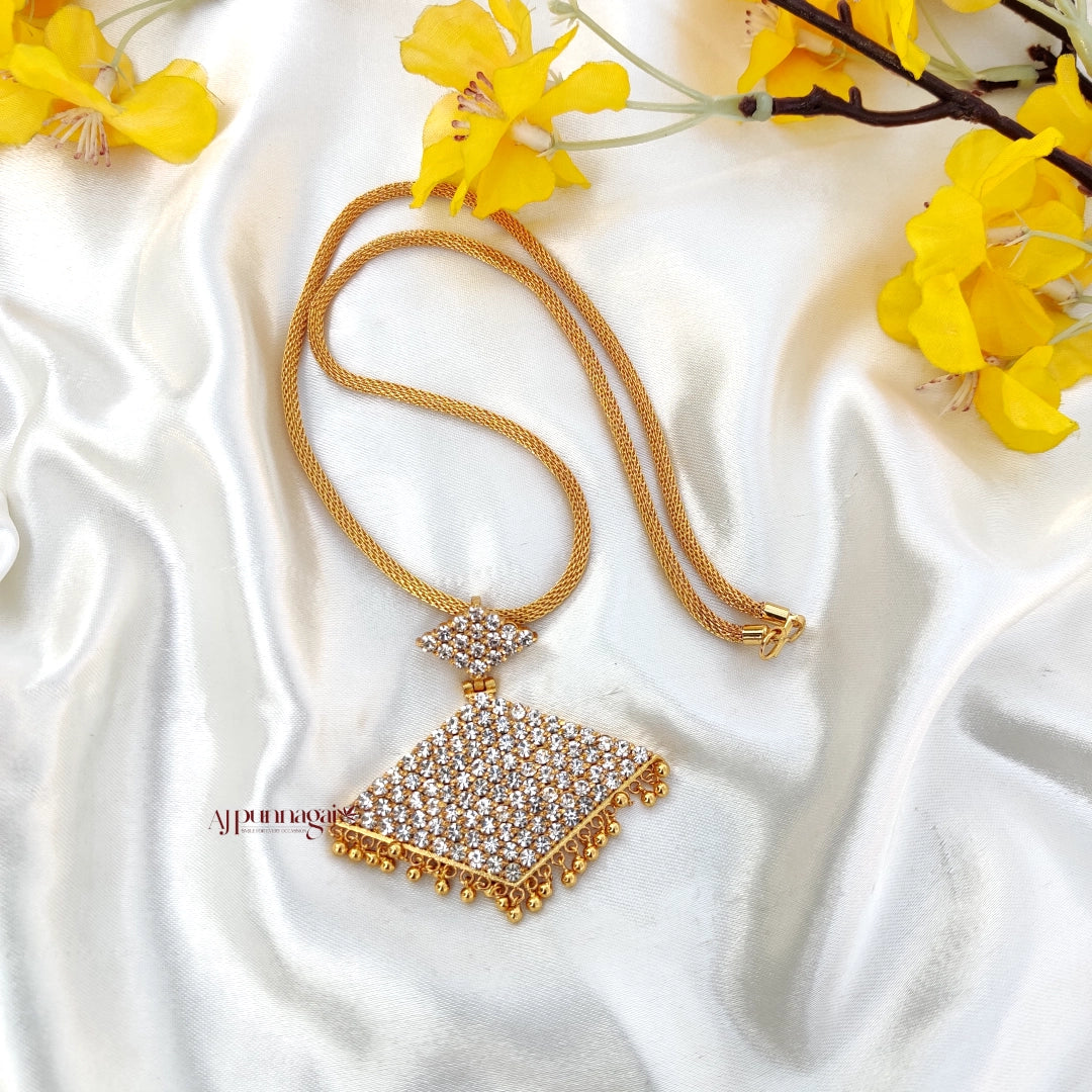 Stylish and Attractive Pathakam Pendant Chain - white