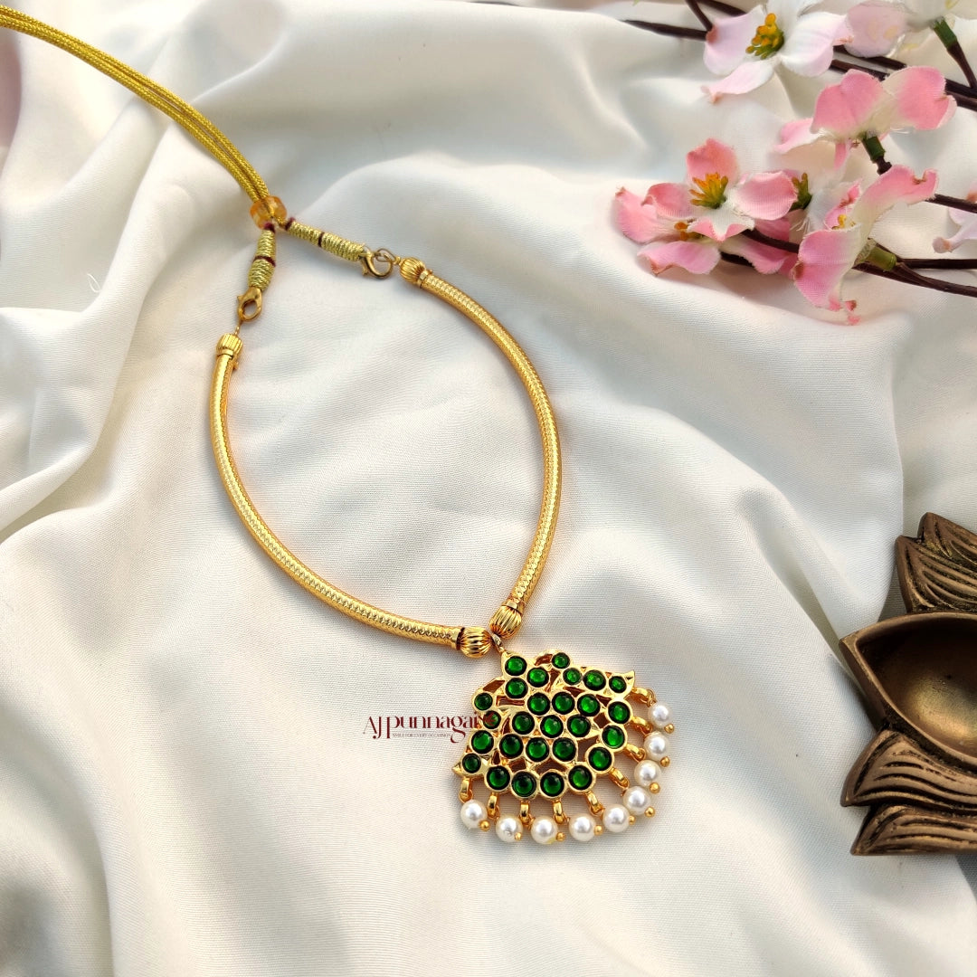 Traditional style kemp stone Handmade Attigai Necklace - Green