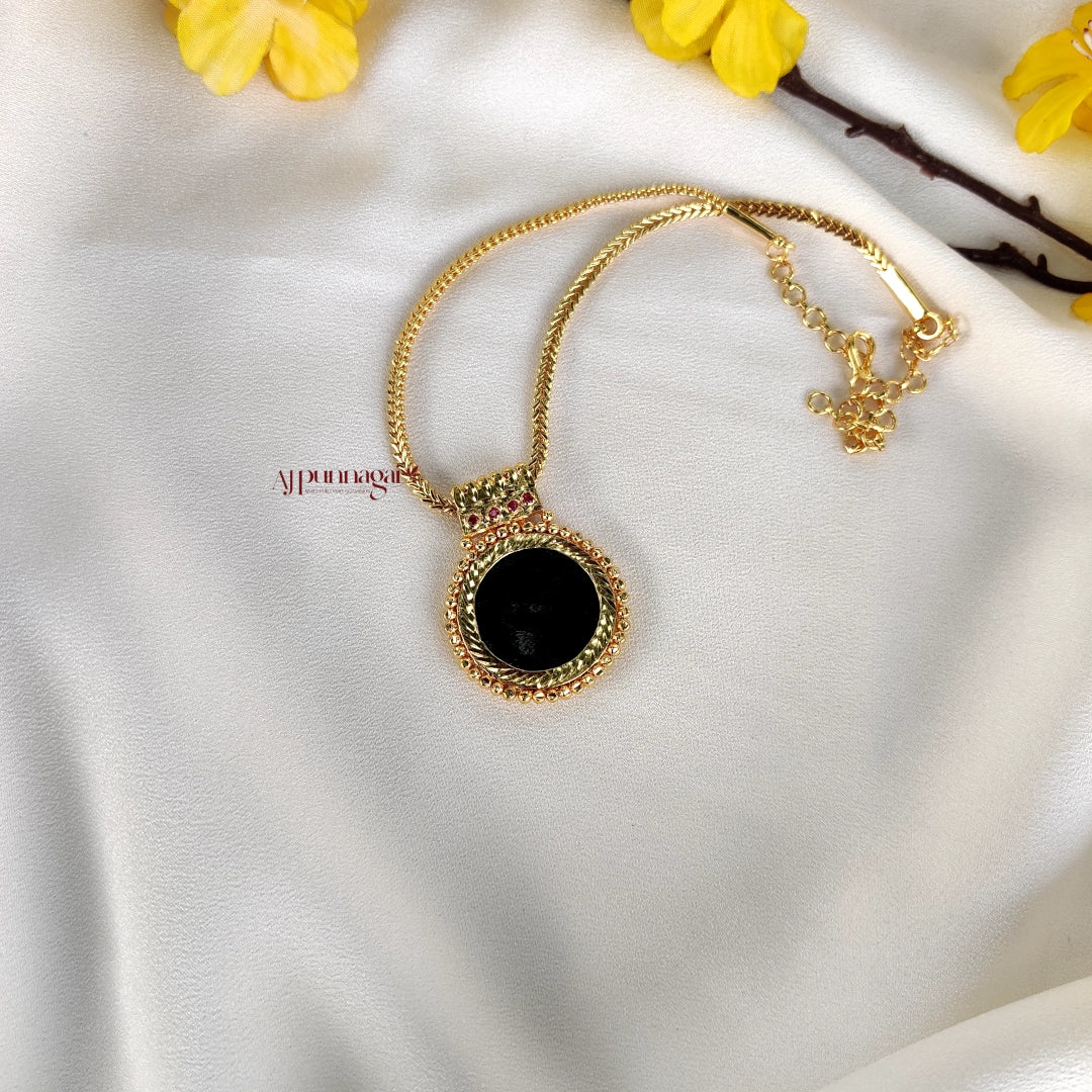 Kerala Traditional Palakka Round Pendant Short Necklace