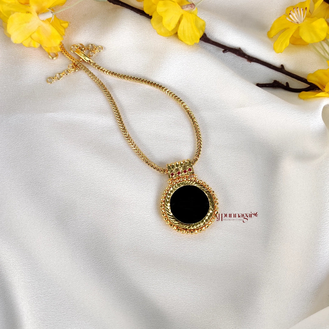 Kerala Traditional Palakka Round Pendant Short Necklace