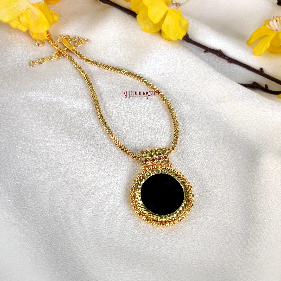 Kerala Traditional Palakka Round Pendant Short Necklace