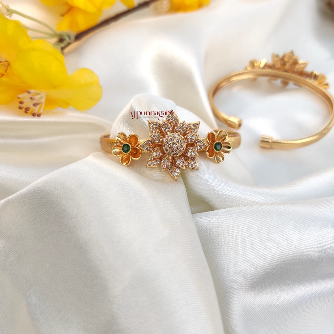 Sparkling AD stone Floral Adjustable Bracelet - Green