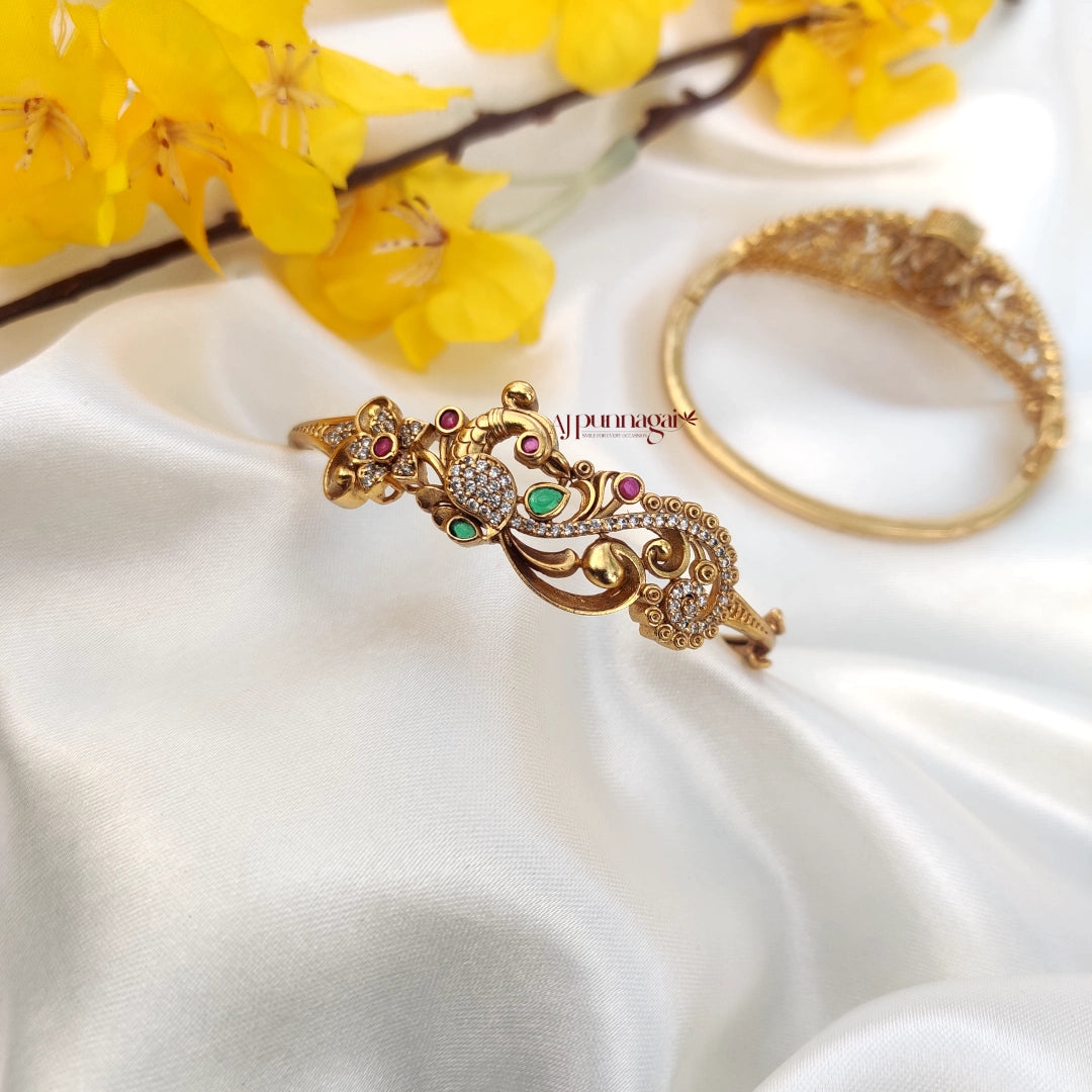Eye Pleasing Peacock Design Openable Bracelet