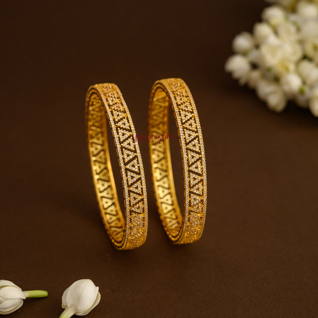 Charming Triangle AD Bangle