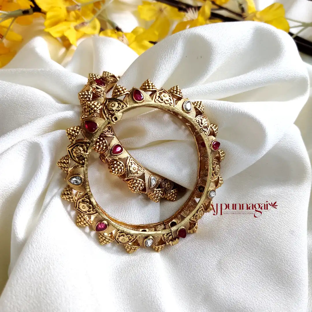 Trendy Gold Look Kemp Stone Bangle