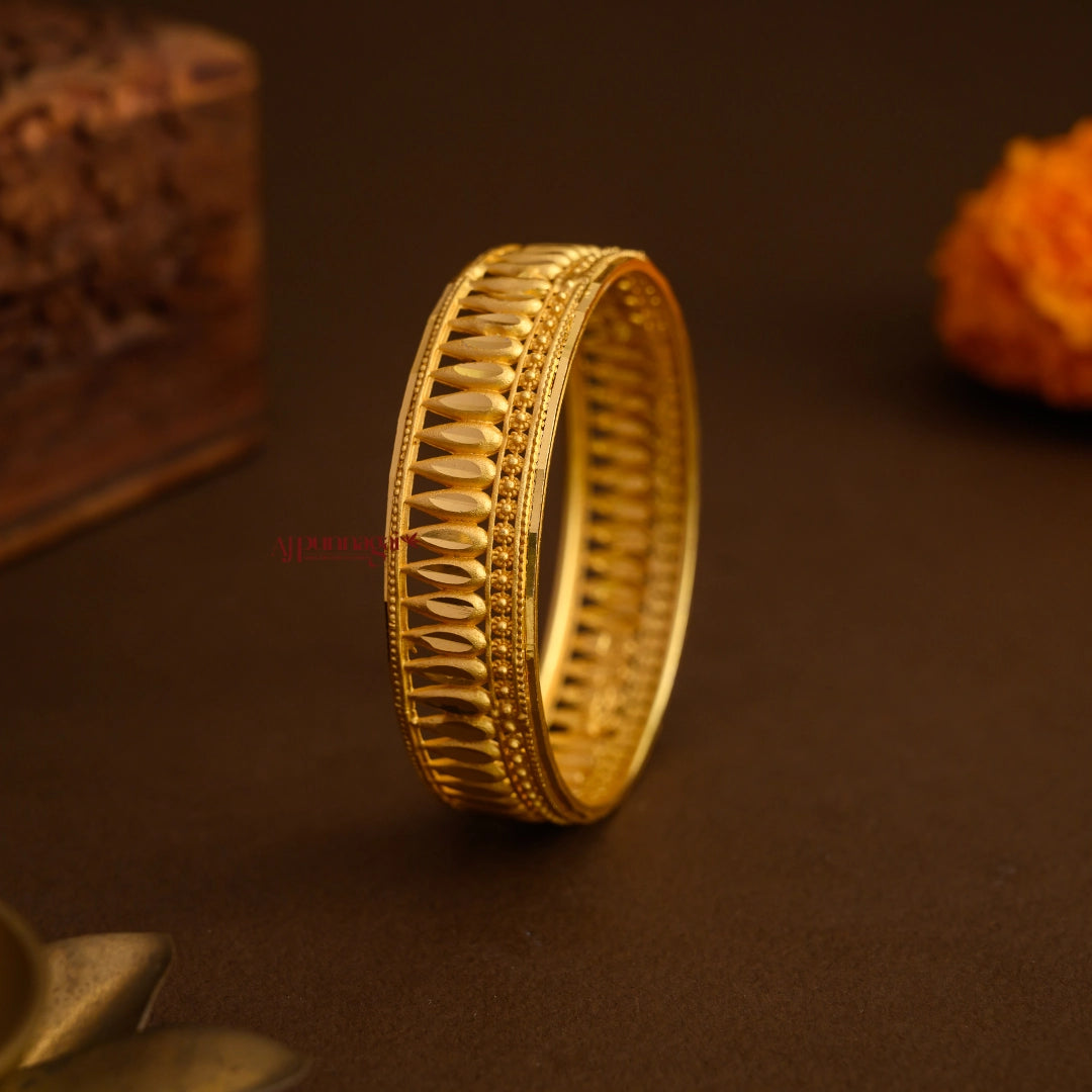 Kerala Style Gold Finish Bangle - Piece