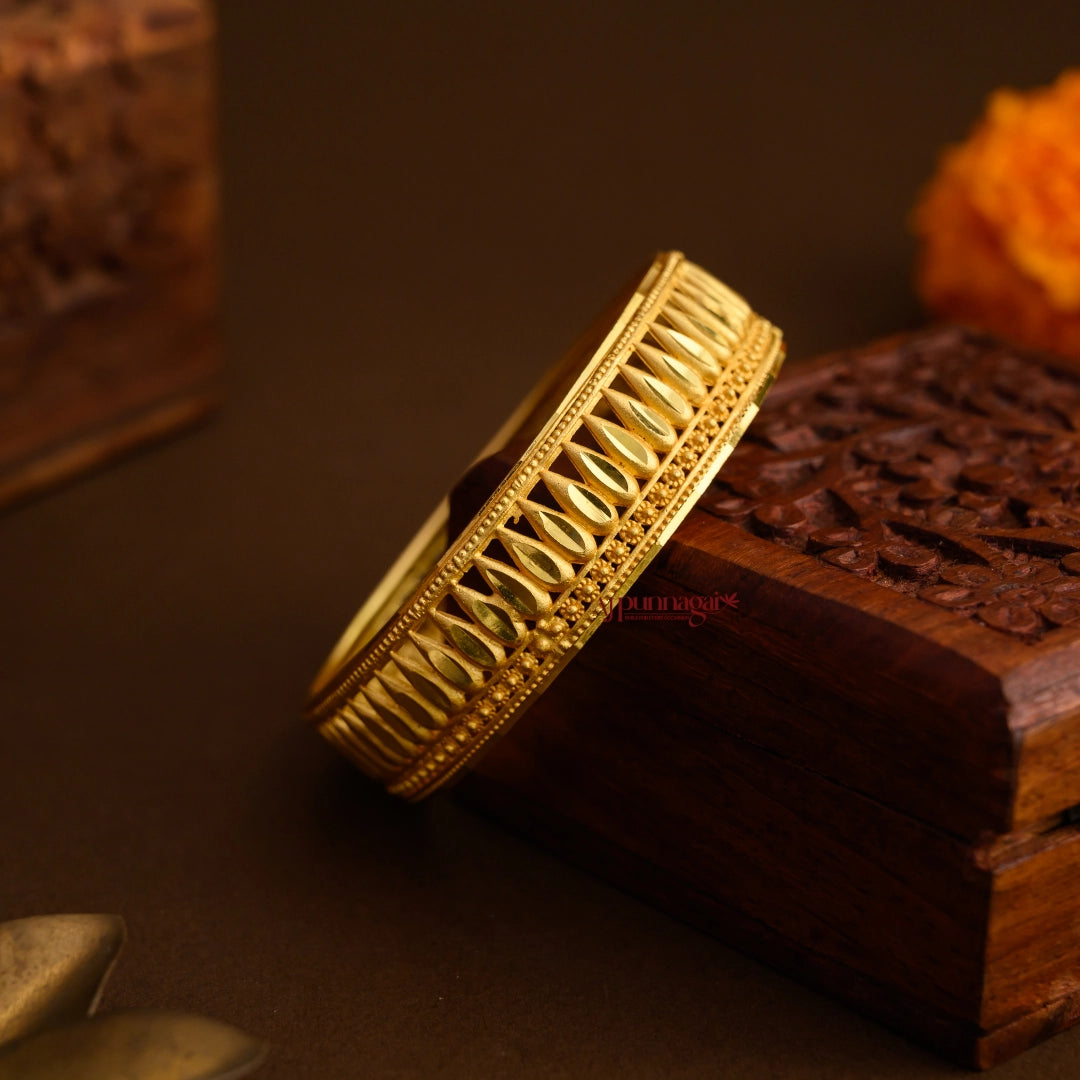 Kerala Style Gold Finish Bangle - Piece