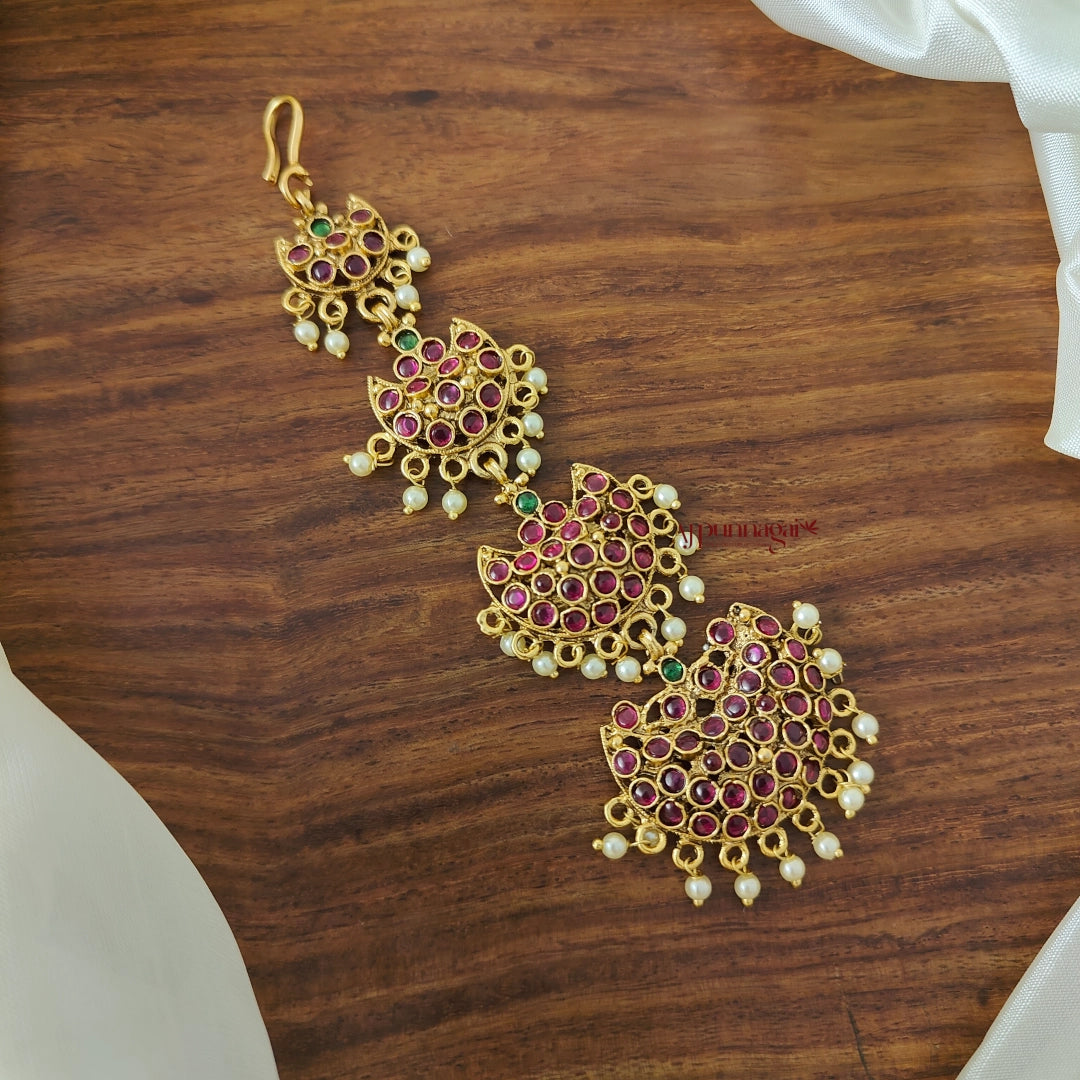 Lovely Halfmoon Pendant Tikka with Pearl