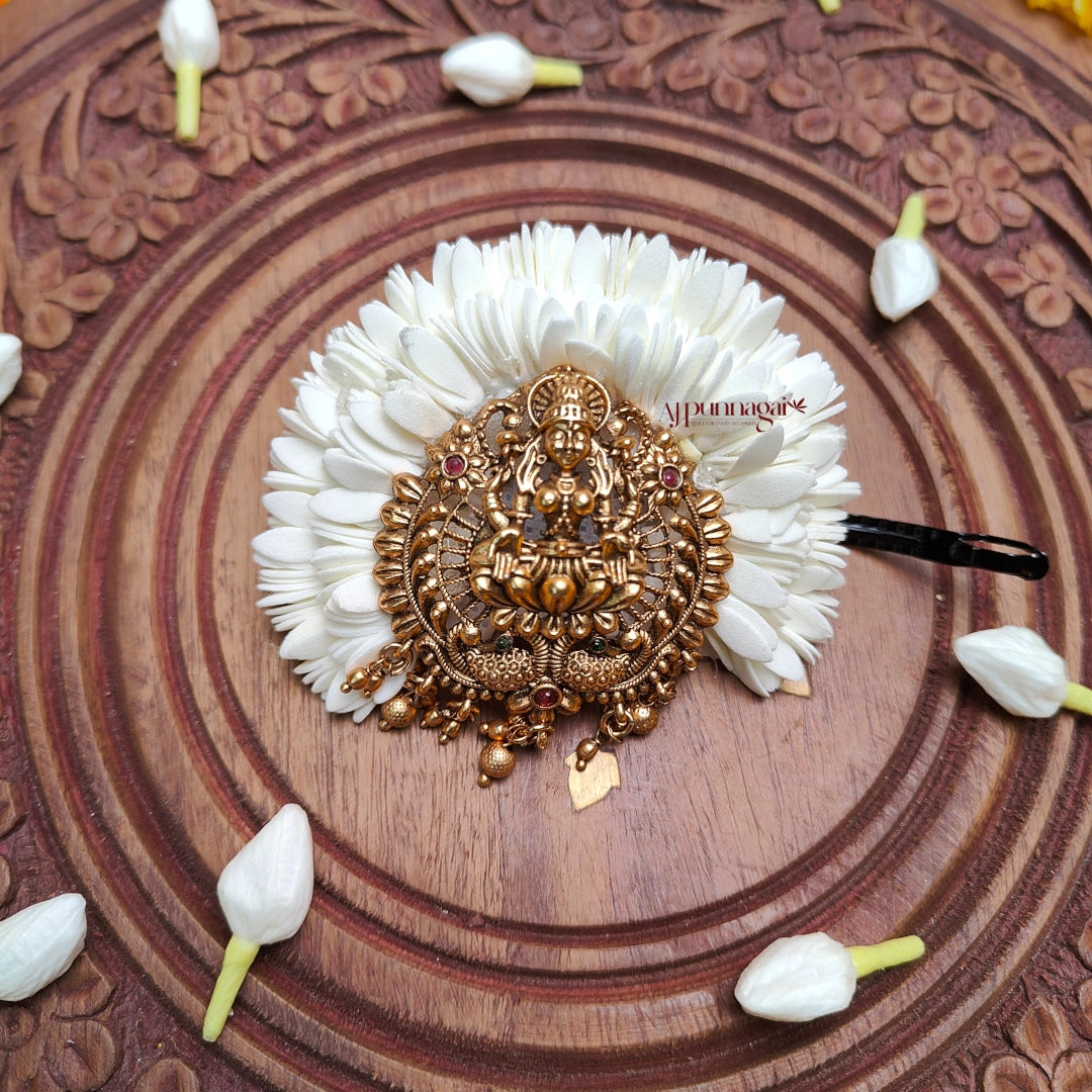 Royal Lakshmi With Foamiram Mullai Poo Hair Clip