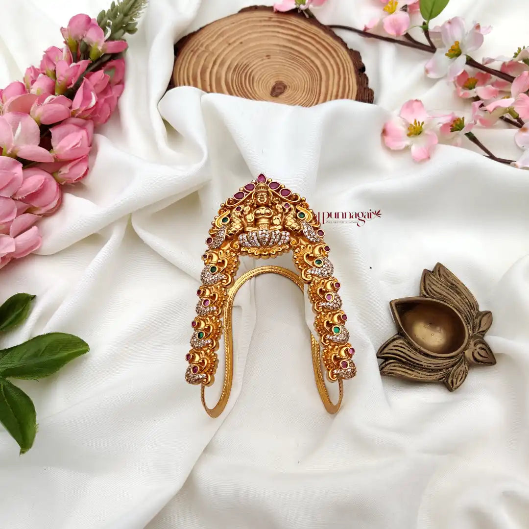 Traditional Bridal Lakshmi with Peacock Design Vangi -Single
