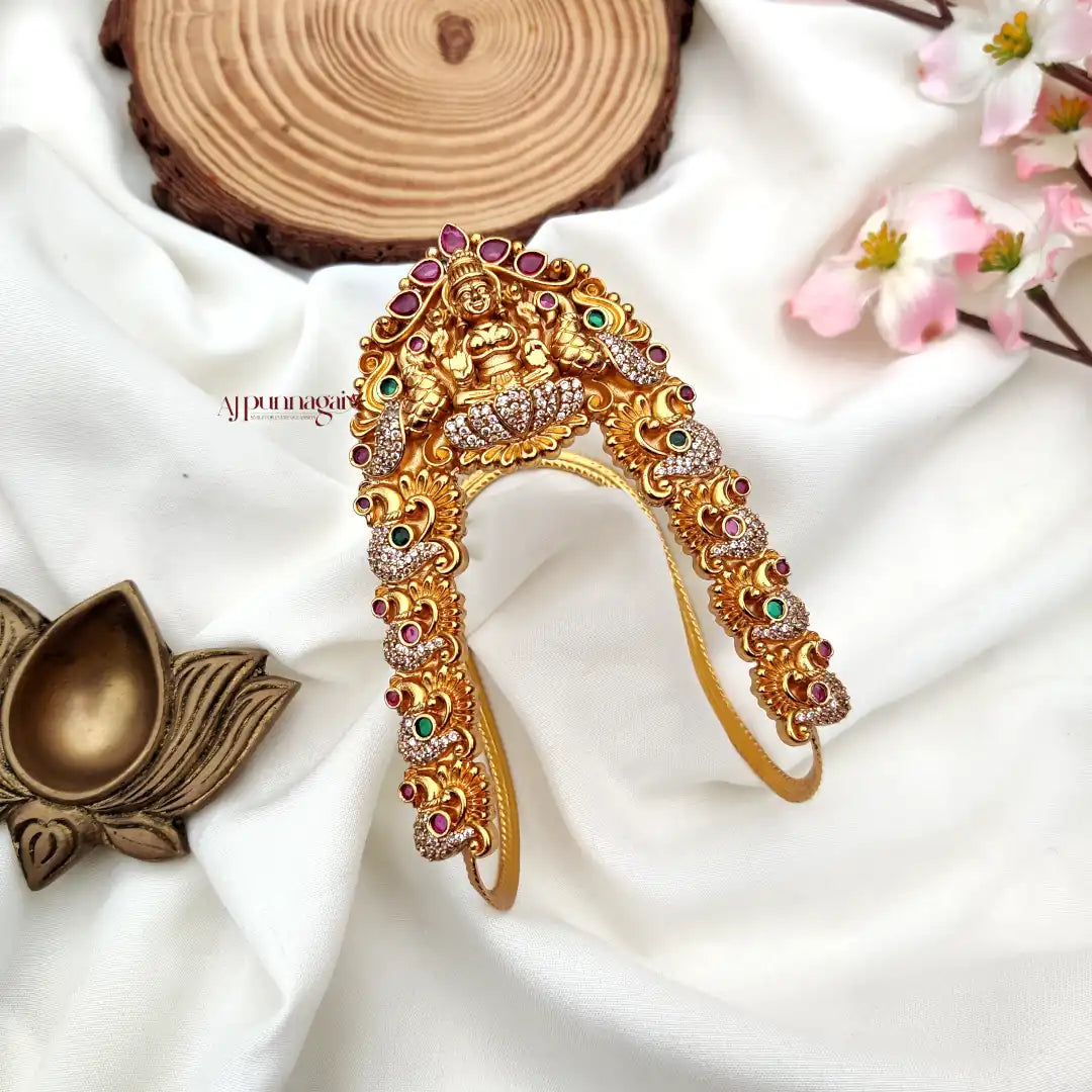 Traditional Bridal Lakshmi with Peacock Design Vangi -Single
