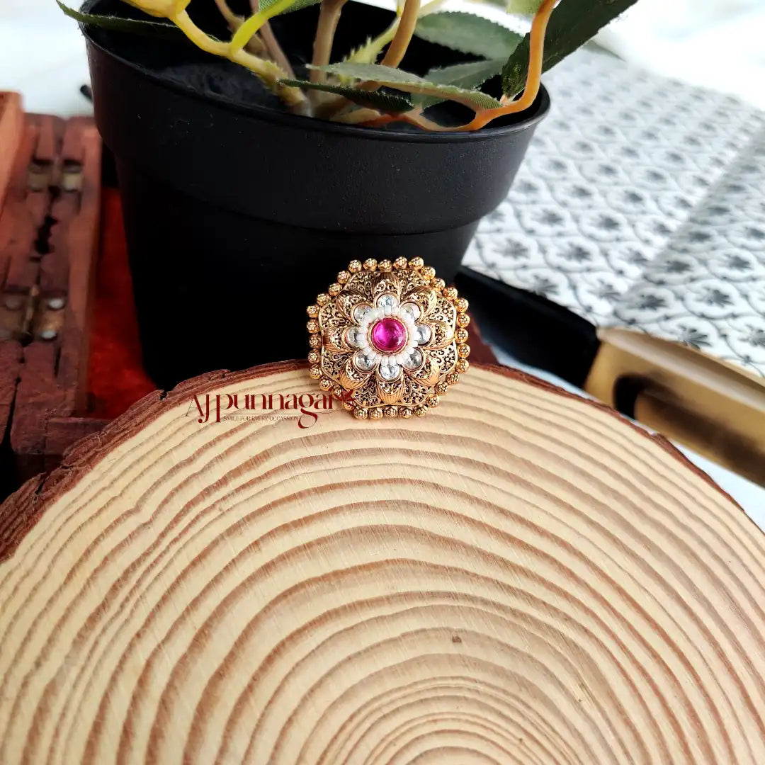 Gorgeous Pearl Floral Finger Ring