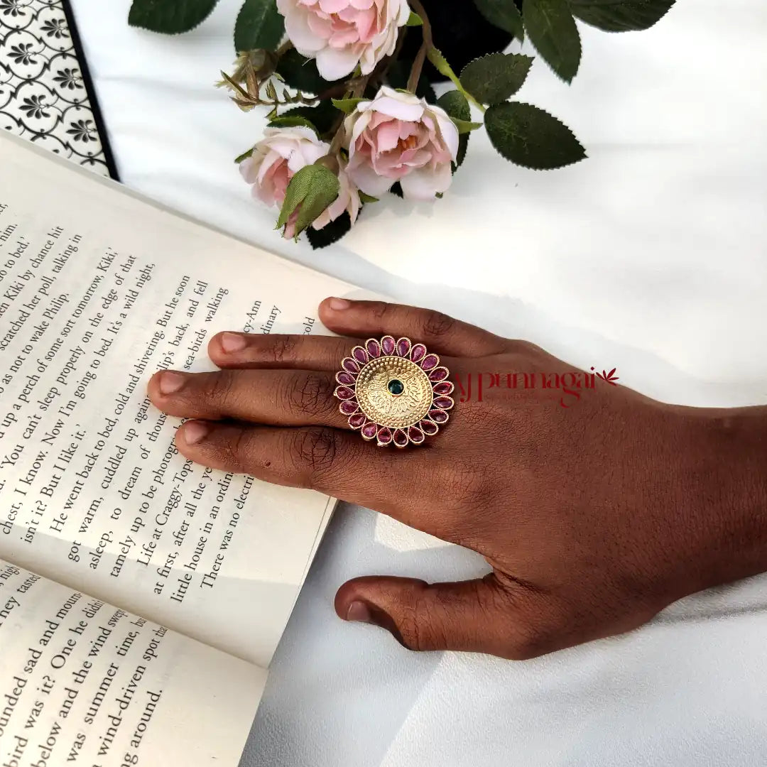 Elegant Kemp stone floral design Finger Ring