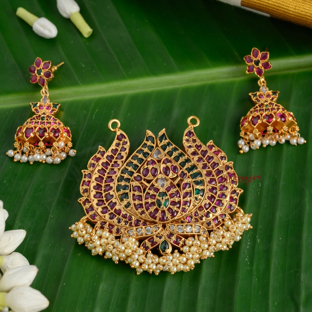 Kemp Lotus Matt Pendant Set