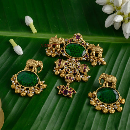 Classy Elephant Kemp Pendant - Green