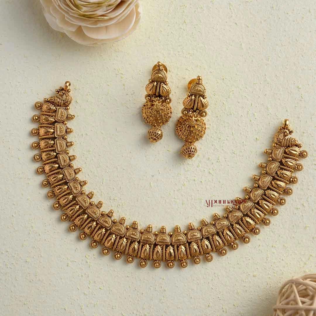 Non Idol Antique Necklace