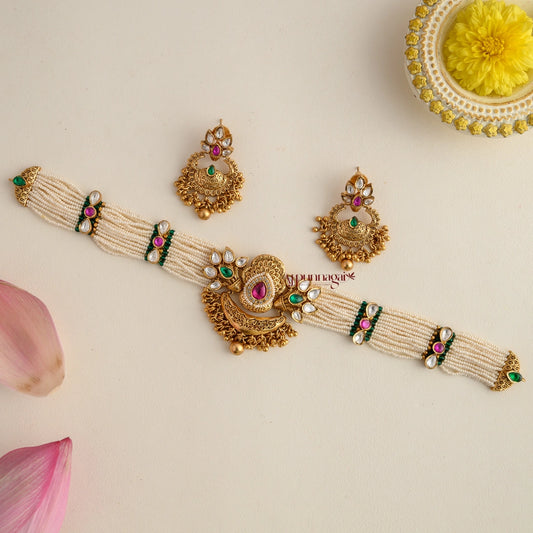 Stylish and Royal Look Kundan Choker