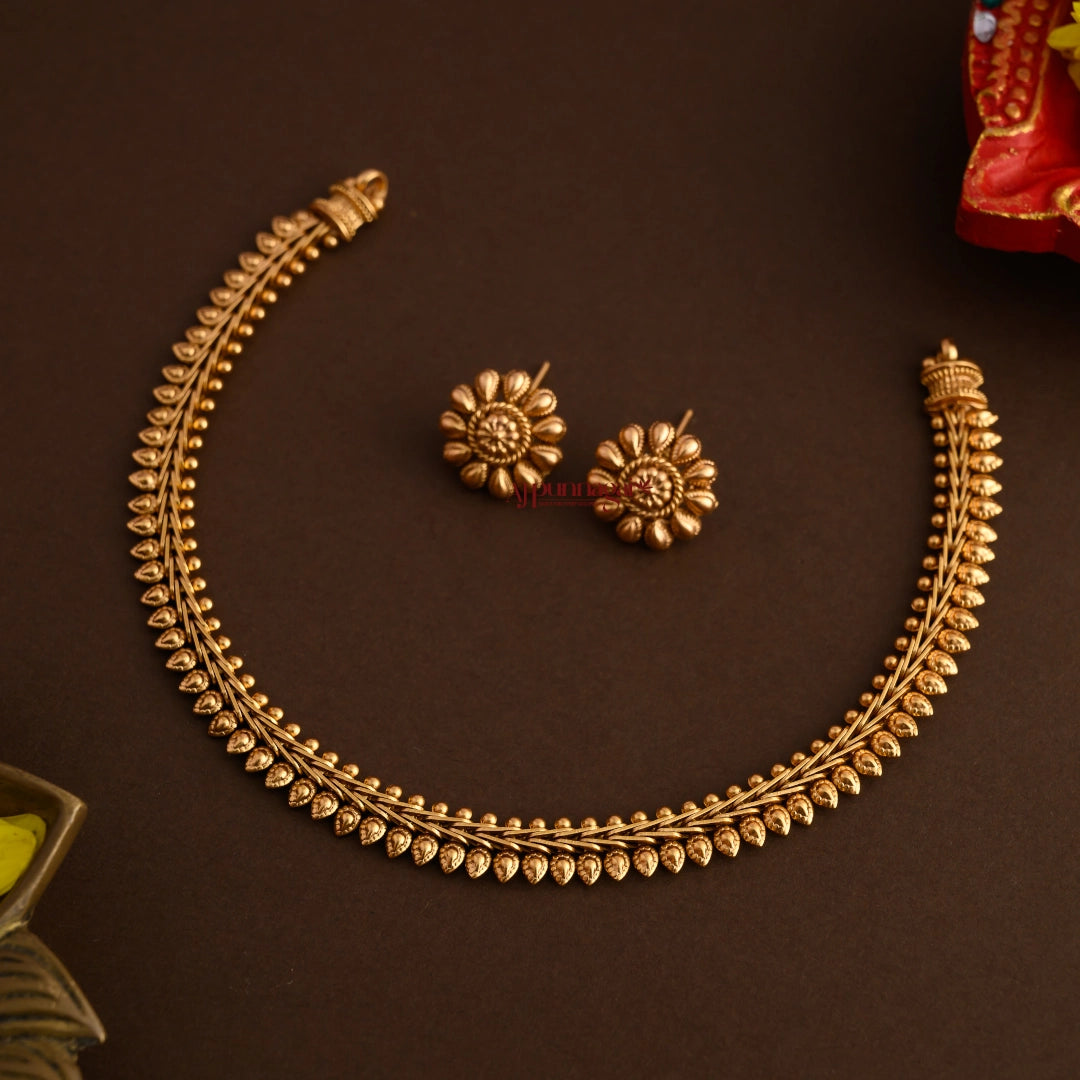 Leaf Shaped Simple Necklace