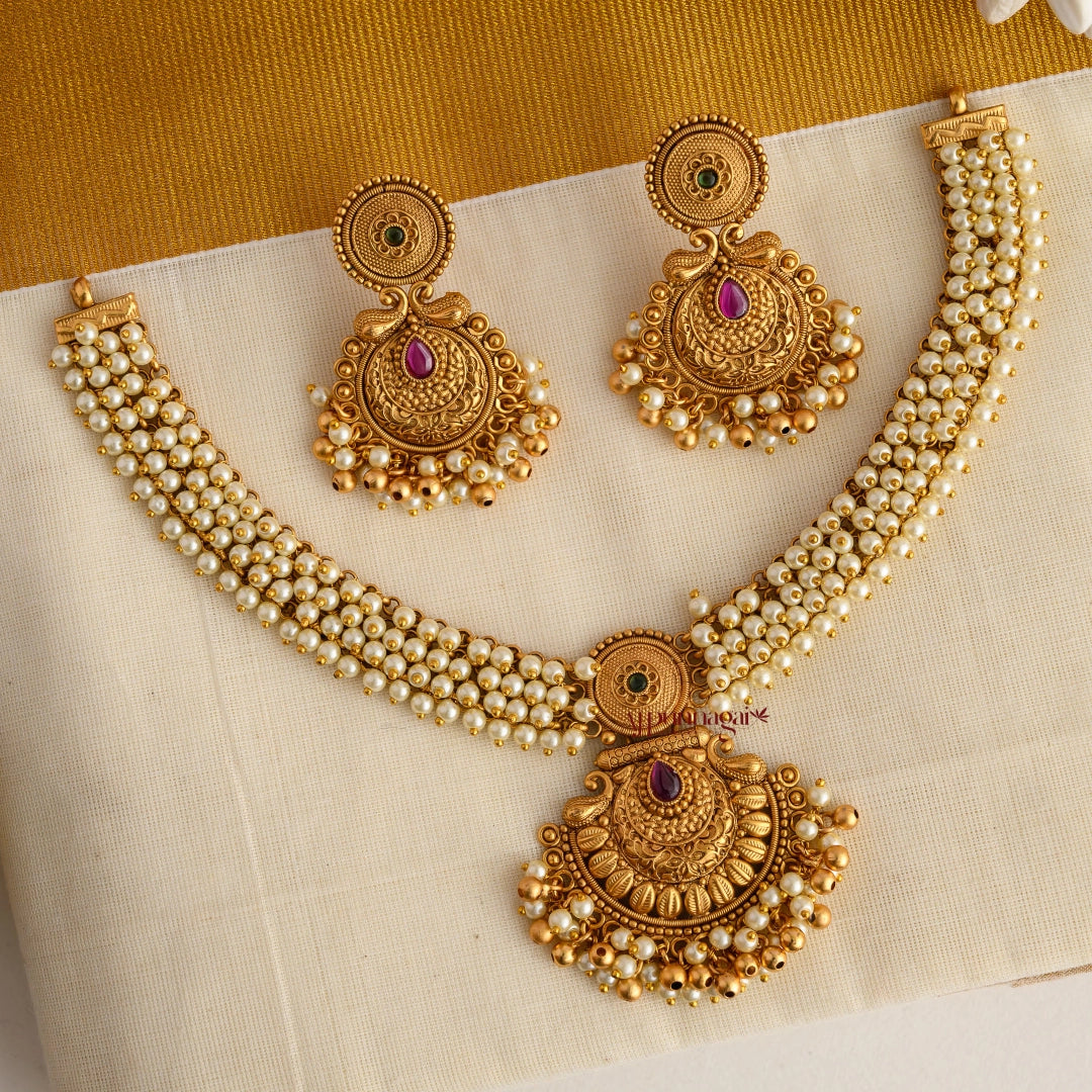 Lovely Floral Pearl Necklace - Multi