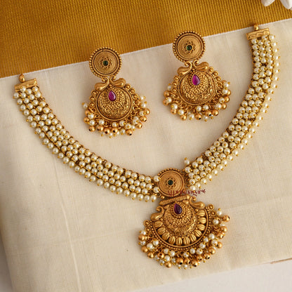 Lovely Floral Pearl Necklace - Multi
