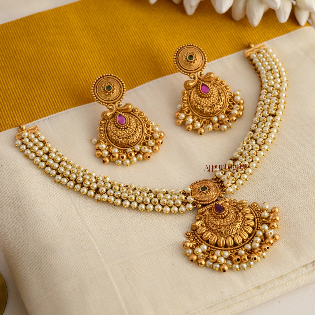 Lovely Floral Pearl Necklace - Multi