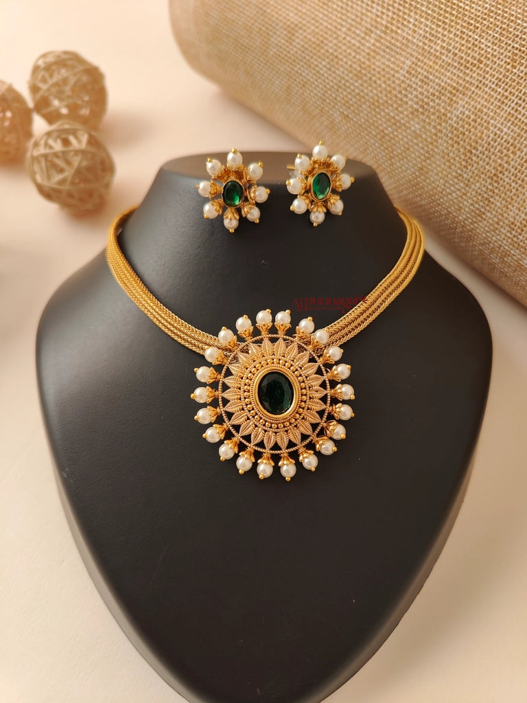 Floral Matt Necklace - Dark Green