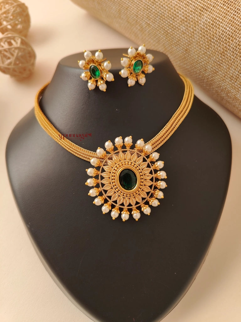Floral Matt Necklace - Dark Green