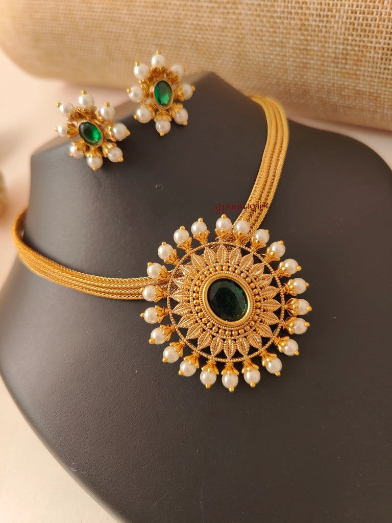 Floral Matt Necklace - Dark Green
