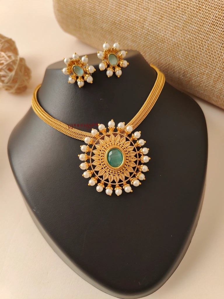 Floral Matt Necklace - Pastel Green